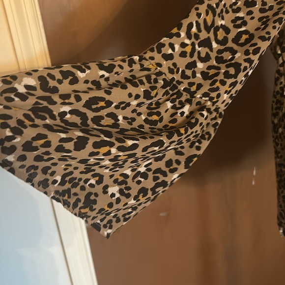 Leopard Print Billowing Top - Picture 2 of 5